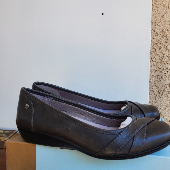 Life Stride Shoes - New with box LIFE STRIDE VELOCITY 20 FLATS ARE NARROW SZ 8.5
